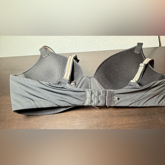 Victoria Secret Elegant Black and Pink Women's Bra Set - Picture 3 of 8